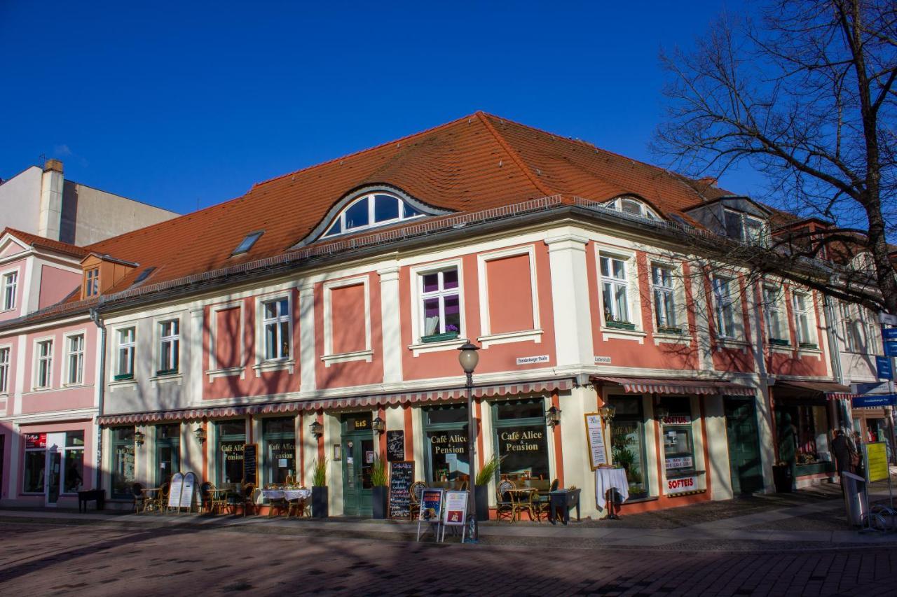 Cafe Alice & Pension Gmbh Potsdam Bagian luar foto