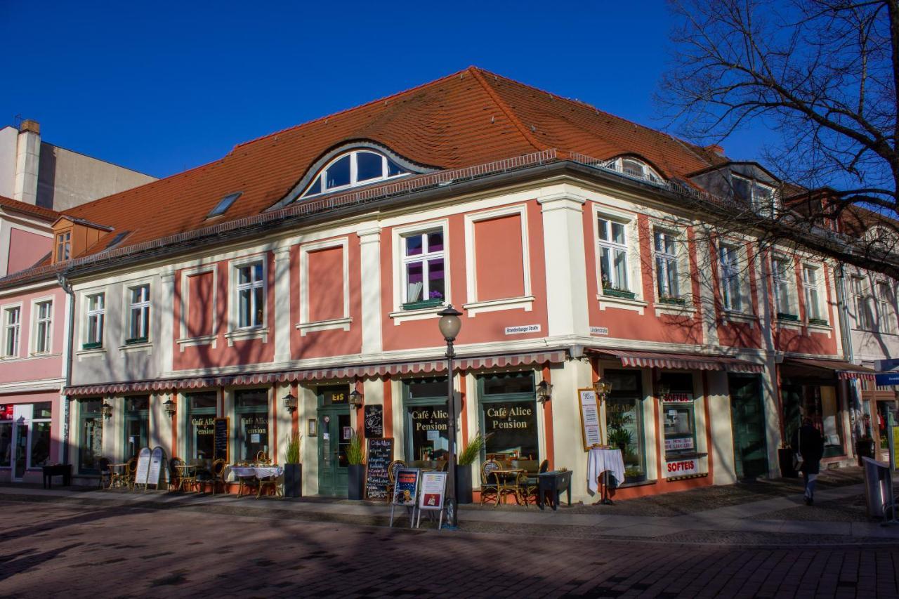 Cafe Alice & Pension Gmbh Potsdam Bagian luar foto